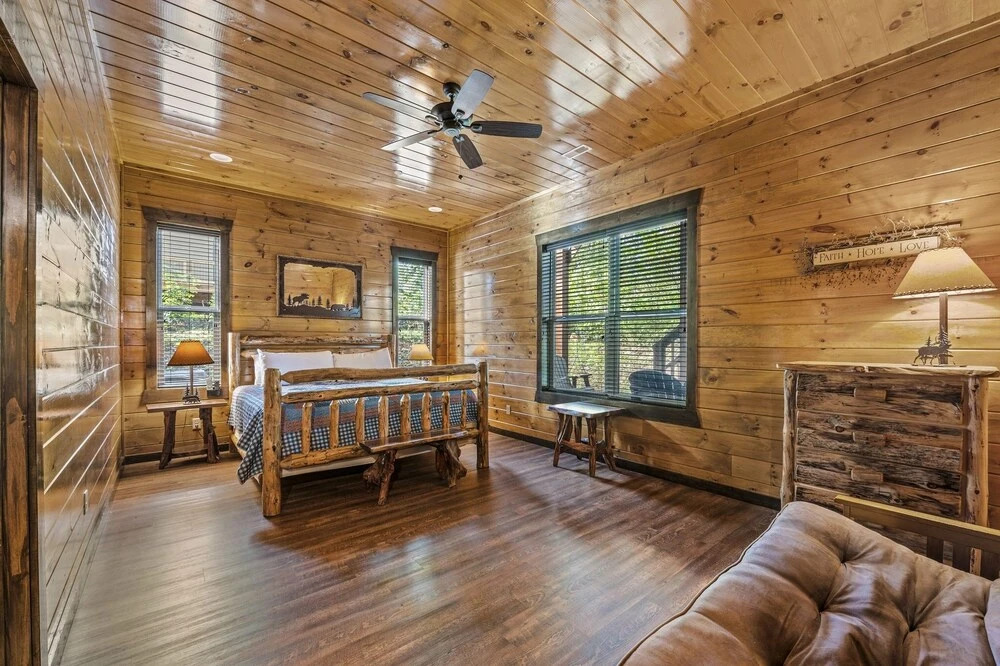 The Big Oak Lodge 16 Bedroom Home by Redawning