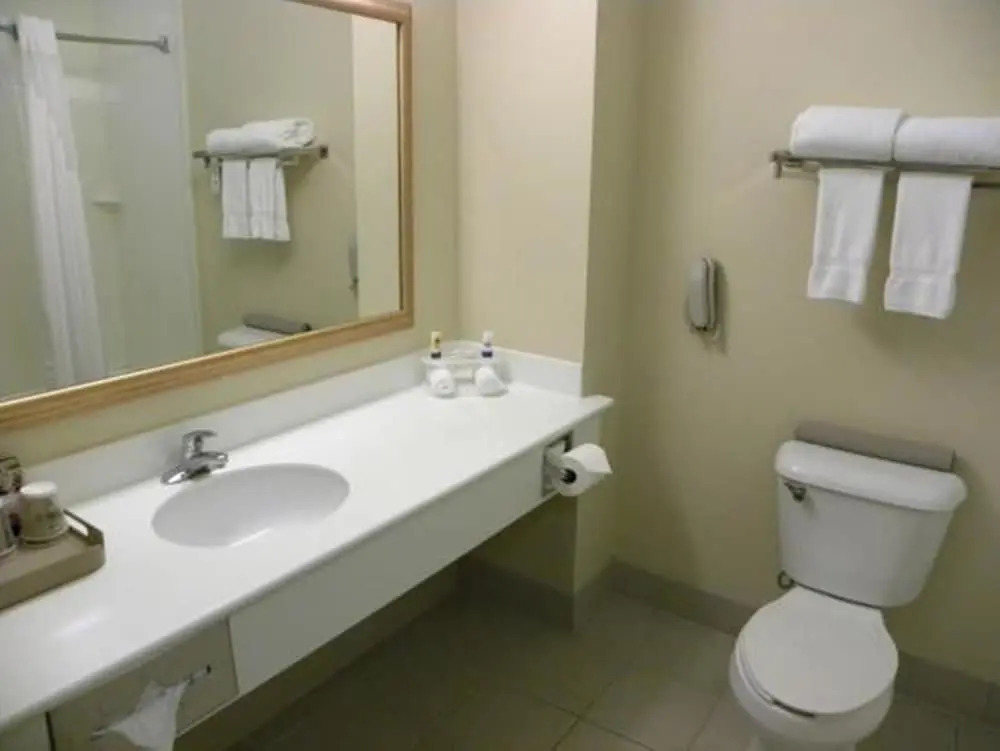 Rodeway Inn & Suites