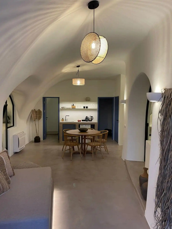Acave Santorini Suites