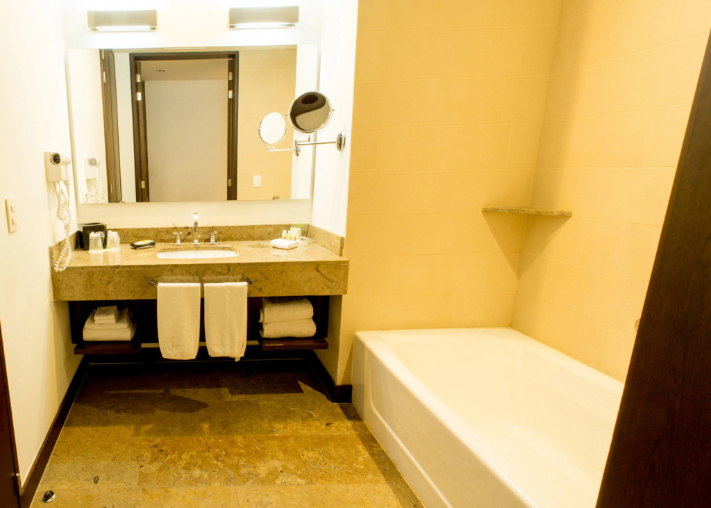 Holiday Inn Bogota Airport by IHG