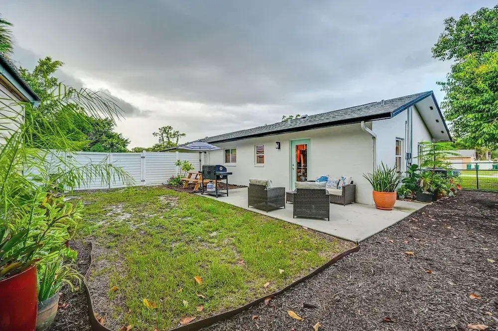 Sunny Florida Escape w/ Patio, Grill & Fire Pit!