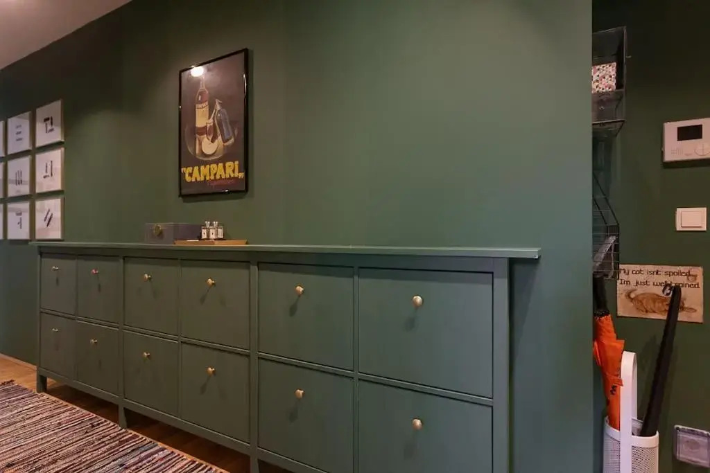 Dream Apartment - central and quiet with AC and free parking garage