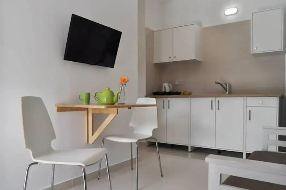 Royal Sunset Studios & Apartments