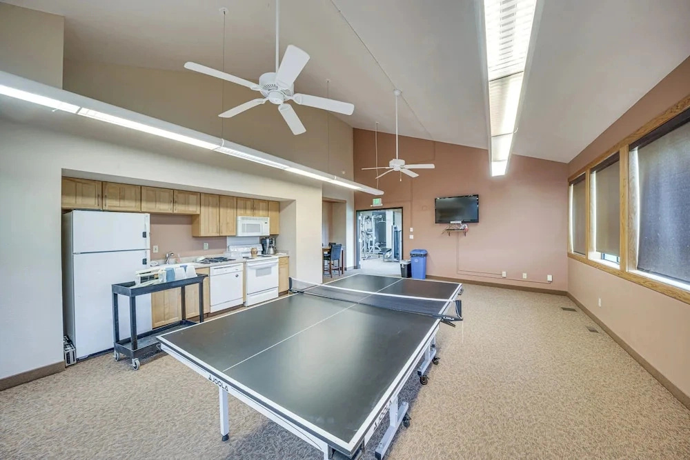 Cozy Condo: Steps to Free Winter Park Shuttle