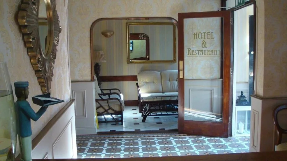 OSheas Hotel