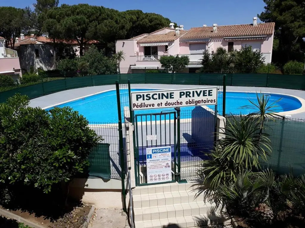 Joli T2 Rez-de-Jardin Avec Piscine et Parking - FR-1-607-110