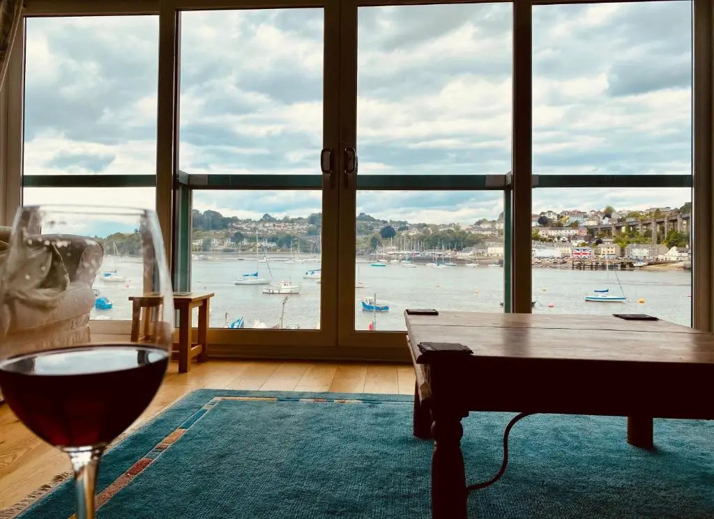 4 bed spacious modern townhouse with spectacular views over the river tamar