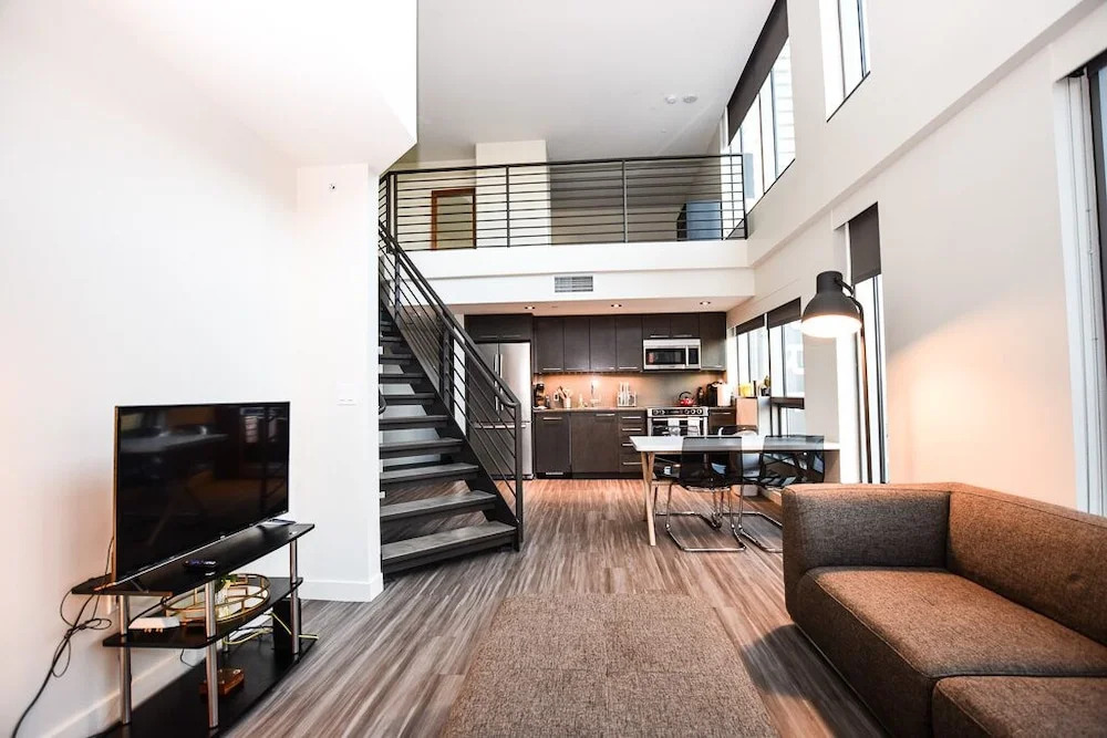 Luxe Hubs Corporate High Rise Apartments on Pine