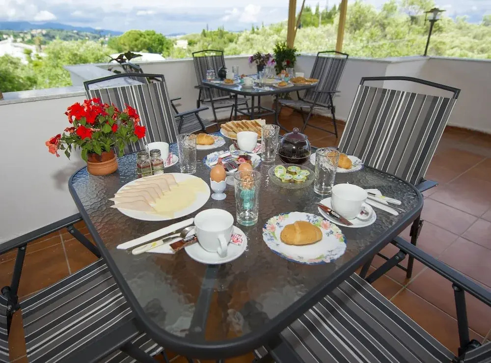 Corfu Room Apartments, in a Very Piecefull and Full of Trees Area