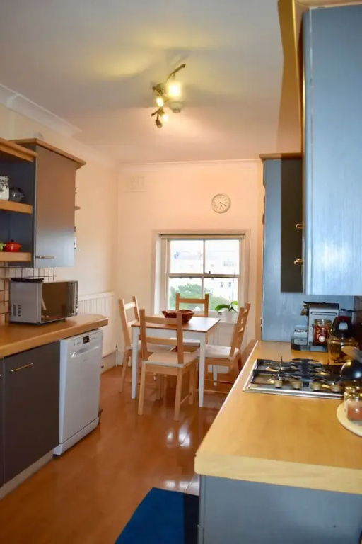 2 Bedroom Brighton Apartment With Sea Views
