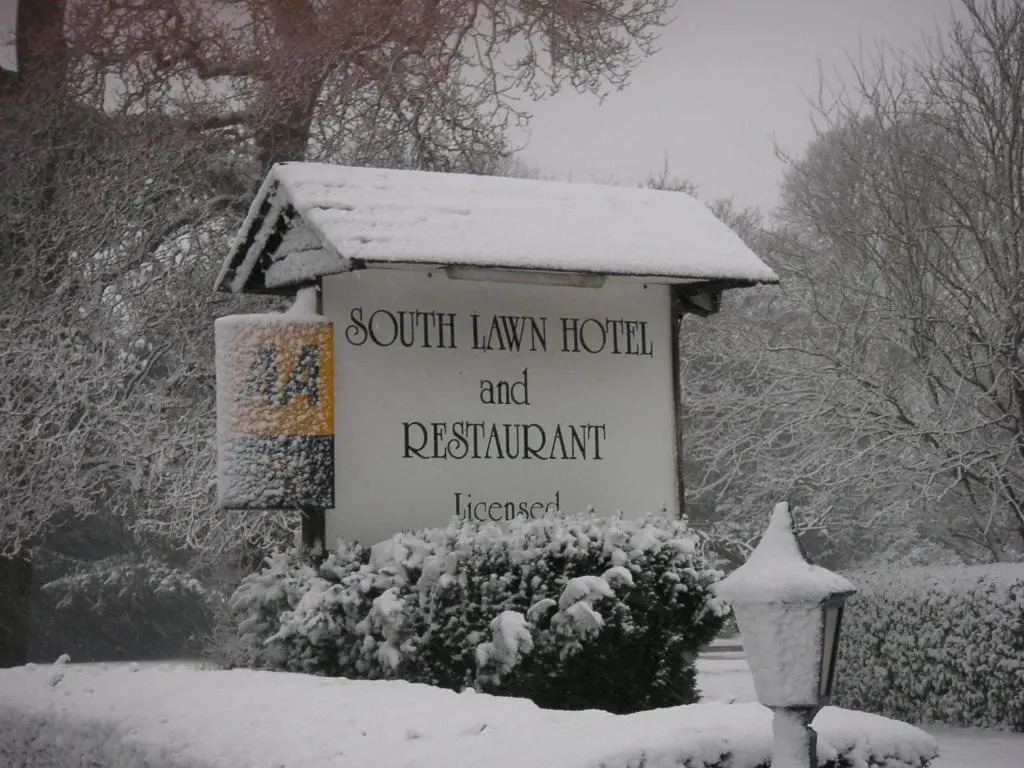 South Lawn Hotel