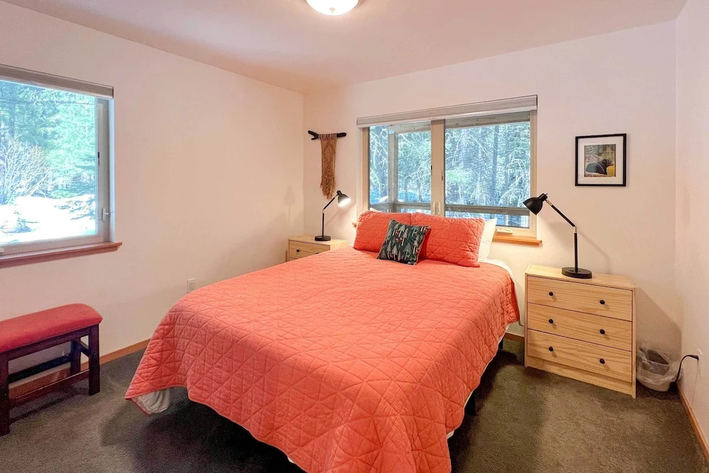 Modern Beaver Valley Cabin w/ Hot Tub & Games!