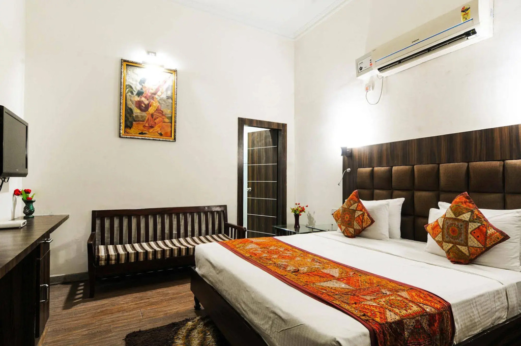Zo Rooms VIP Road Kalakriti