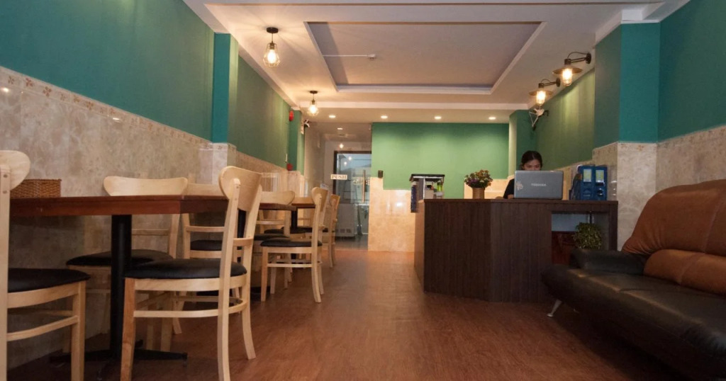 The Prince of Whales Hostel & Bar