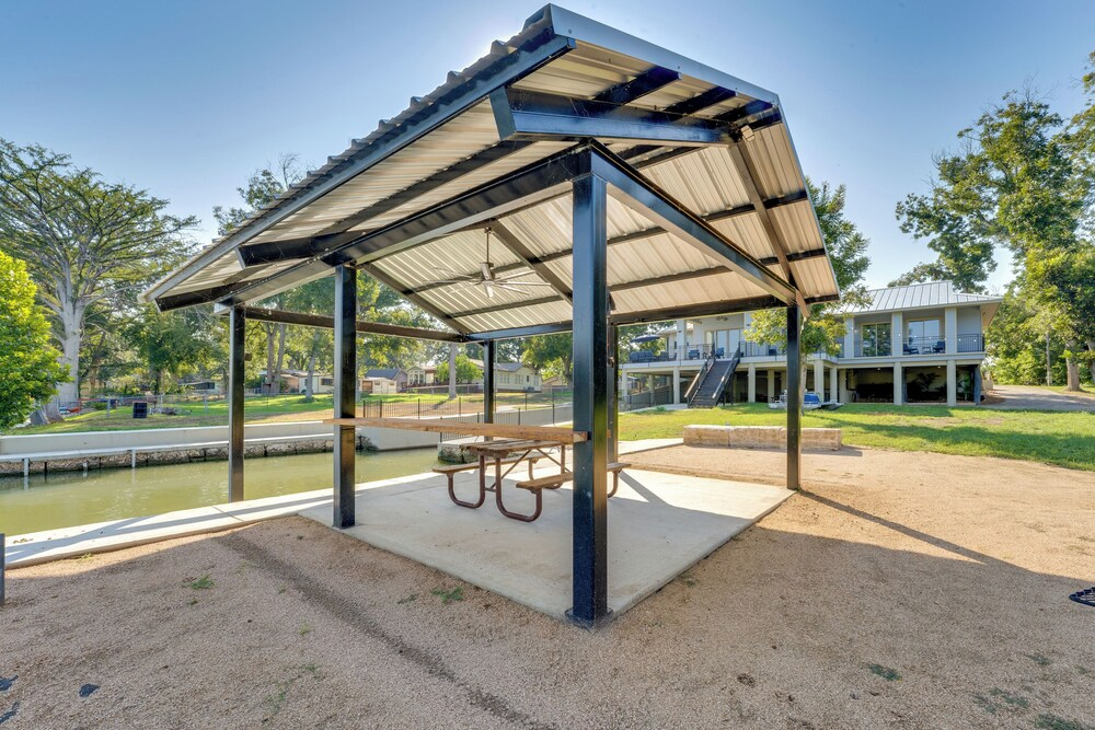 Luxe Waterfront Home w/ Boat Slip in New Braunfels