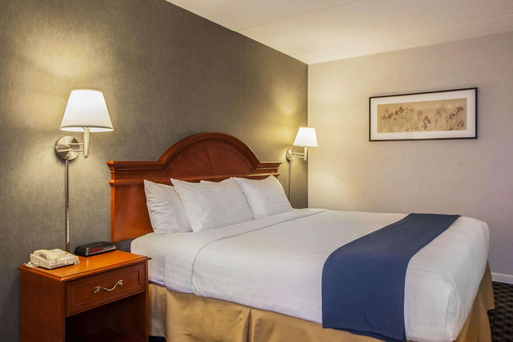 Quality Inn & Suites St Charles -West Chicago