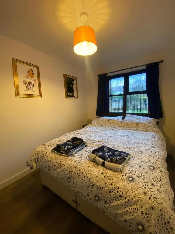 Lovely 3 bed ground floor flat with free parking