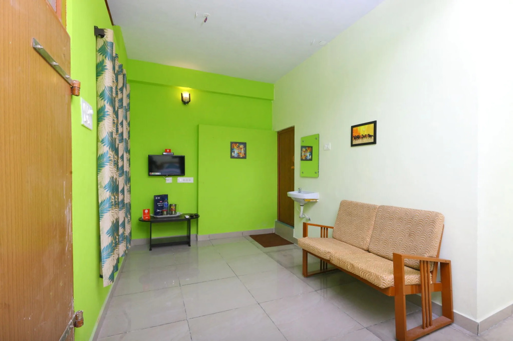 Super Hotel O Thavalakuppam Near Bus Stand