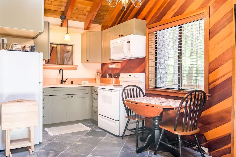 7290 4th Ave Cabin