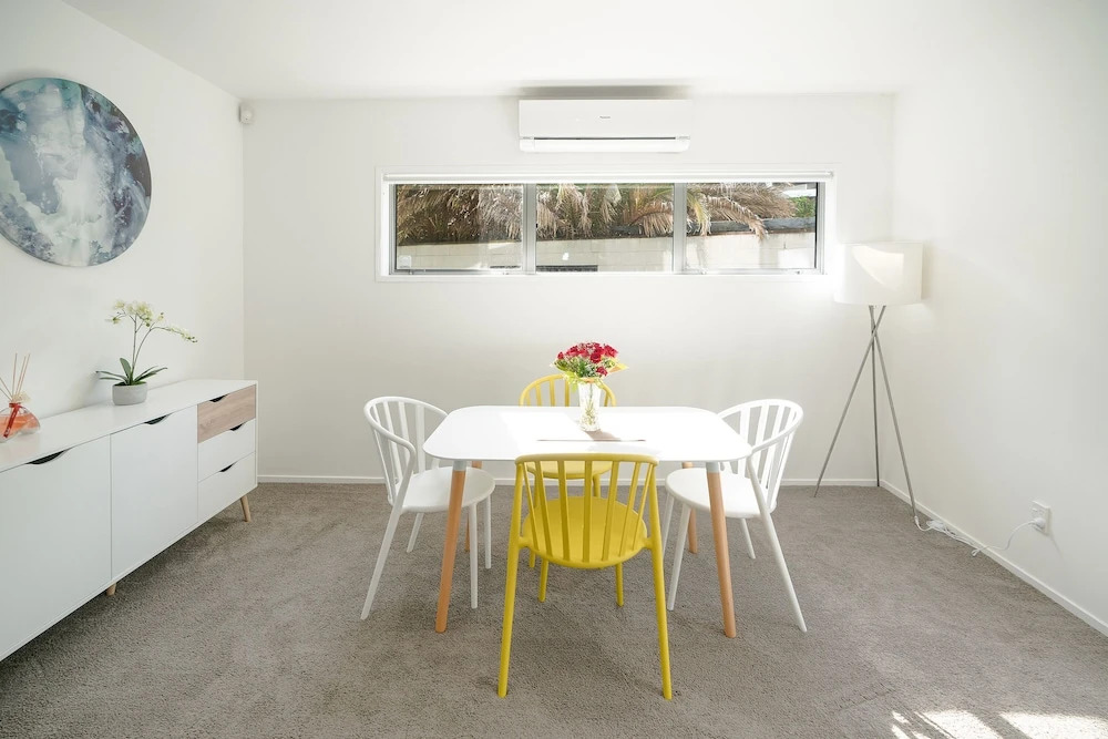 Artemis Modern 2 bedrooms unit in Castor Bay