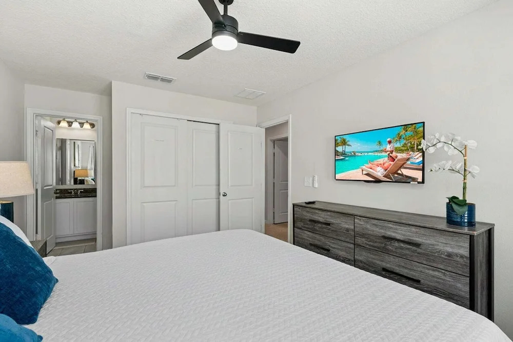 Newly Renovated! Charming Challet at Compass Bay