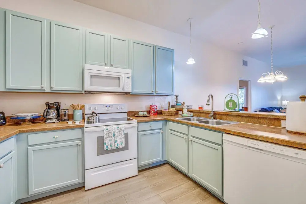 Bahama Bay Condo: 7 Mi to Disney!