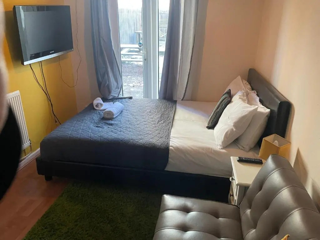 New Cross Mews - NHS STAFF-Contractors welcome 7 Beds 2 Bathrooms-free parking