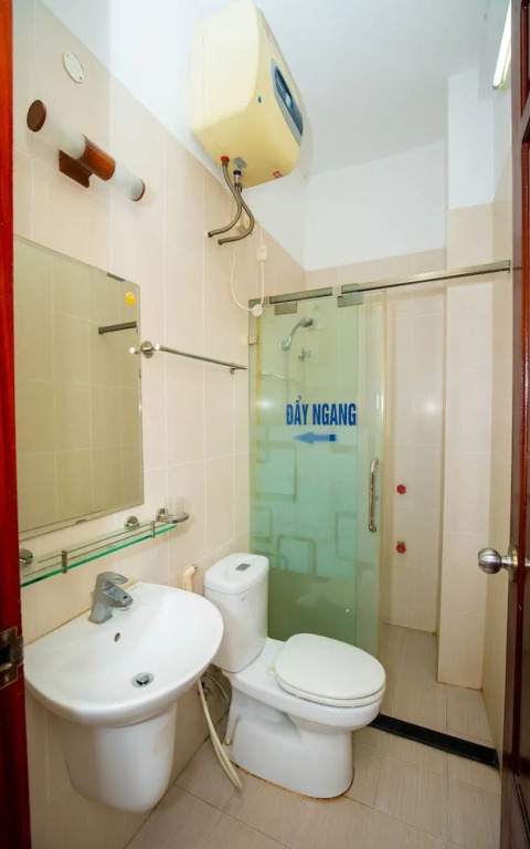 Ho Sen Xanh Hotel