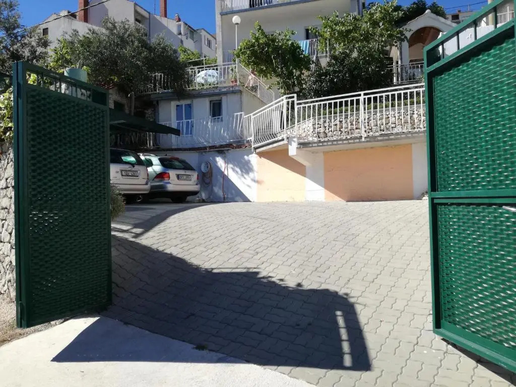 Apartments Dragan