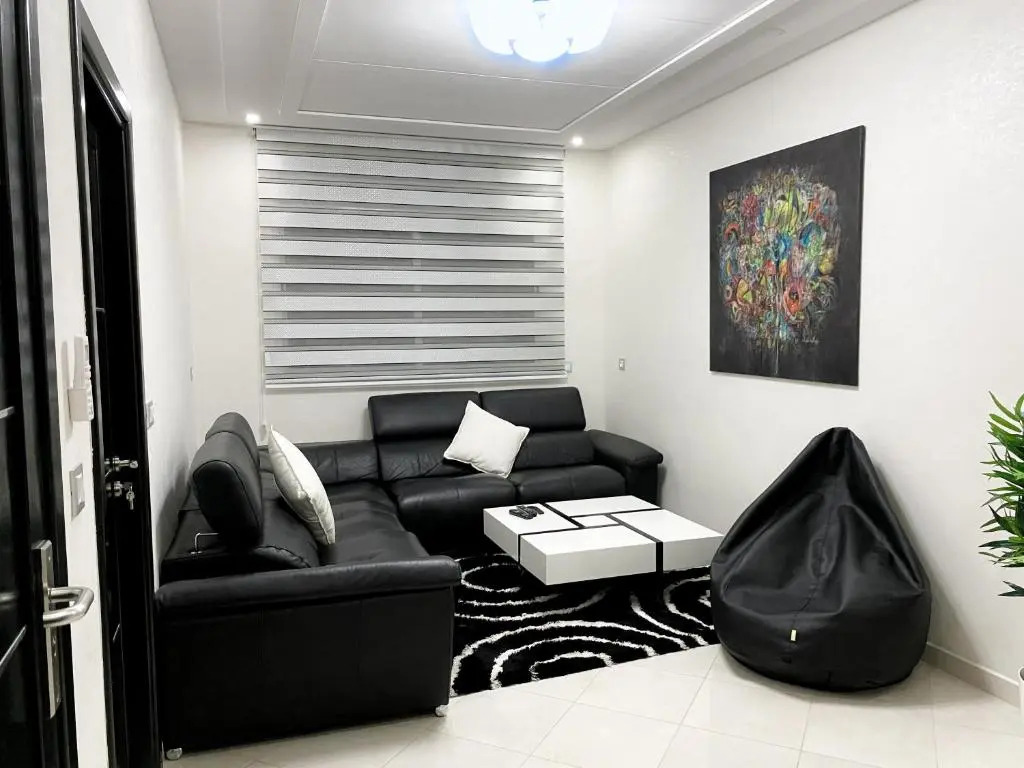 Luxurious apartment close to the sea