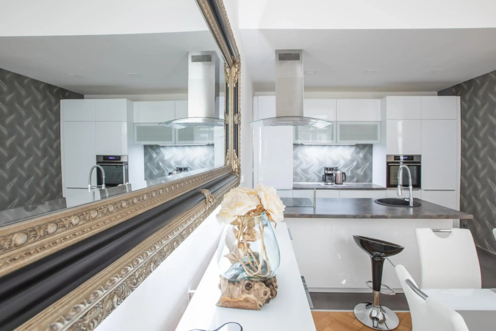 Luxury Riverside Apartments In The Center Of Prague