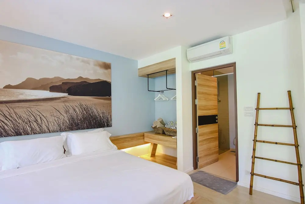 Hua Hin Luxury Beachfront Condo By Mon