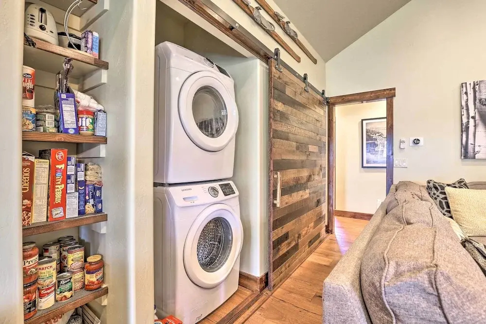 Walk to Main St & Marina: Grand Lake Cabin!