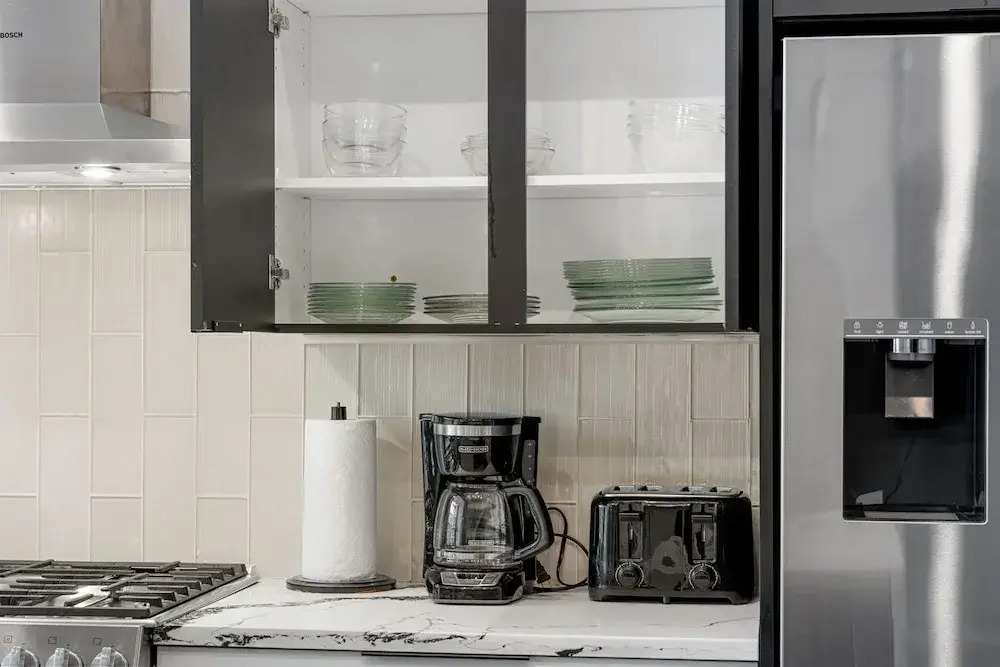 Magnificent NEW Home w 8 Beds Free Parking