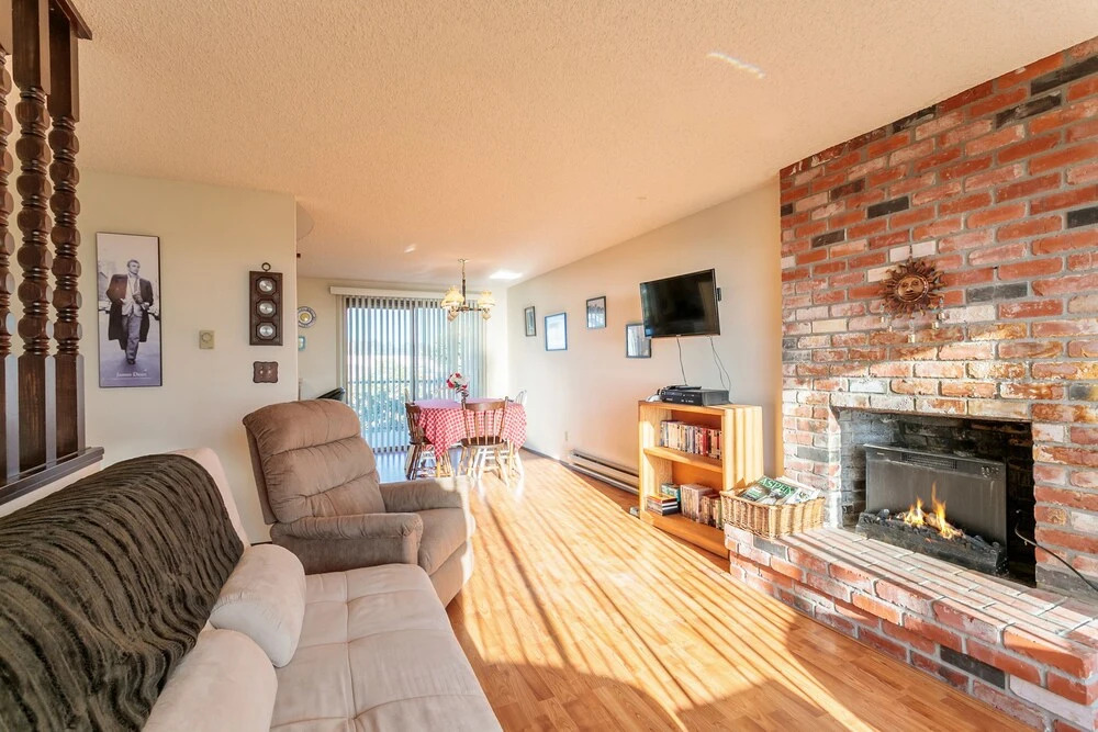 35 SW Hurbert St House - 3 Br home by RedAwning
