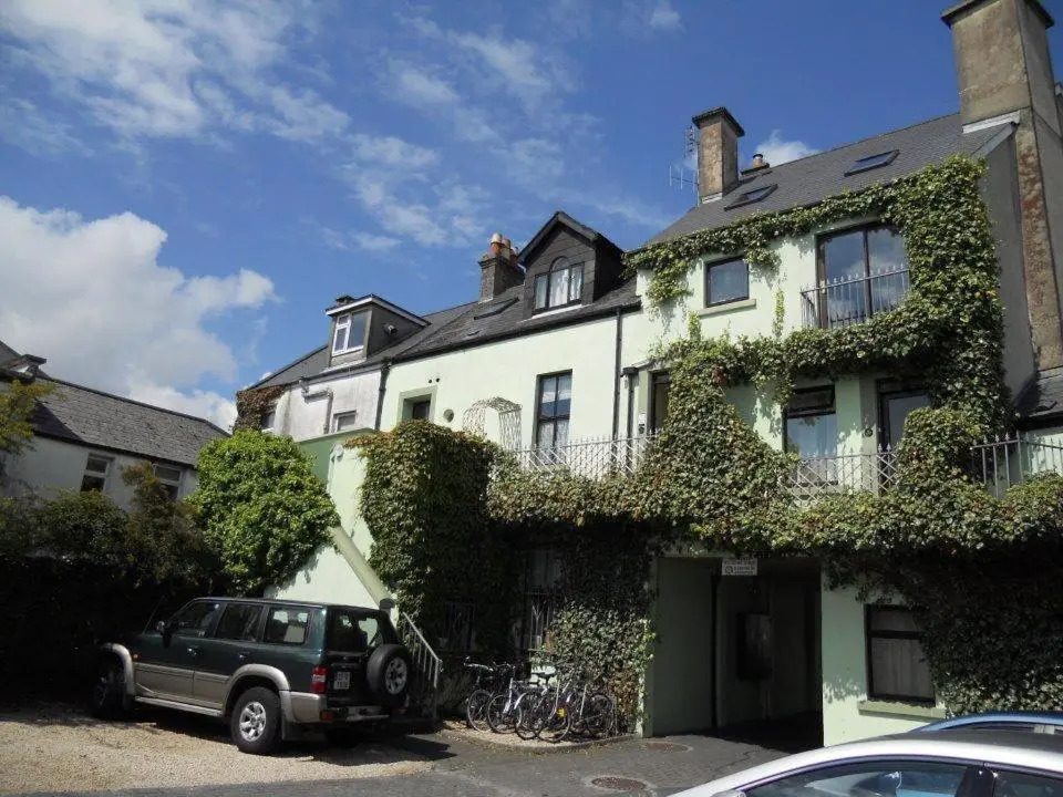 Crescent Close