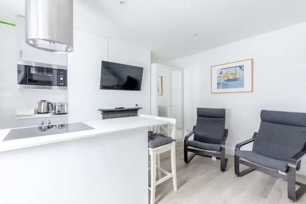 Sleek & Well-connected Studio Flat Archway!