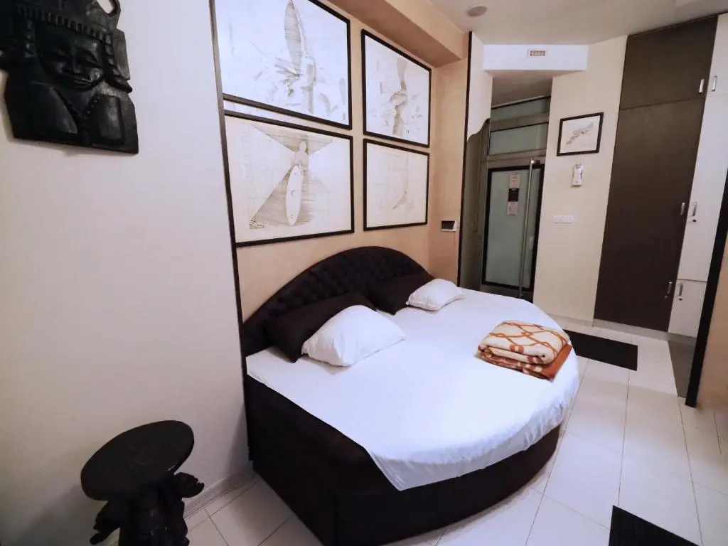 KennedyLux Apartment