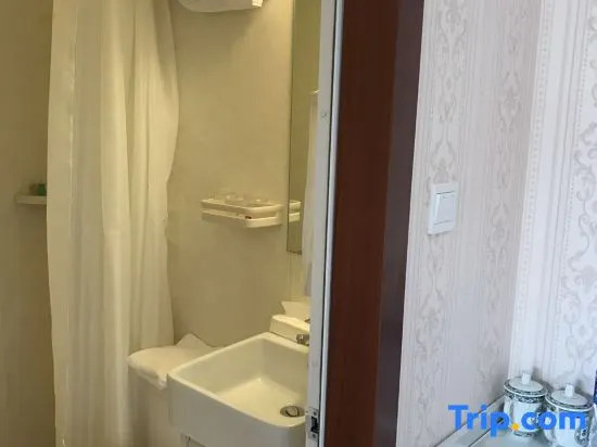 Jiaxiang Hotel (Shanghai Nanxiang Old Street Branch)