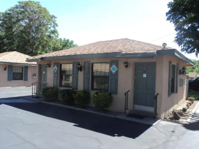 Bishop Elms Motel