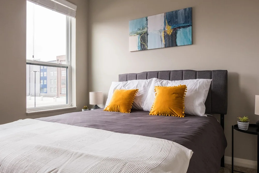 Urban Apartments with Parking Pool Balcony