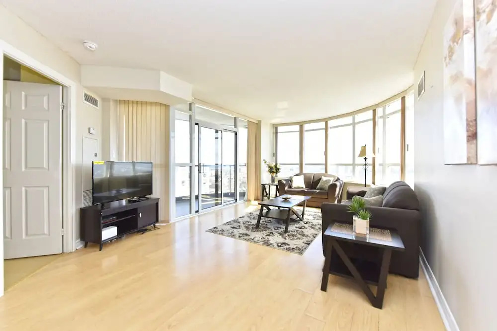 Sarkar Suites - 3888 Duke of York Blvd