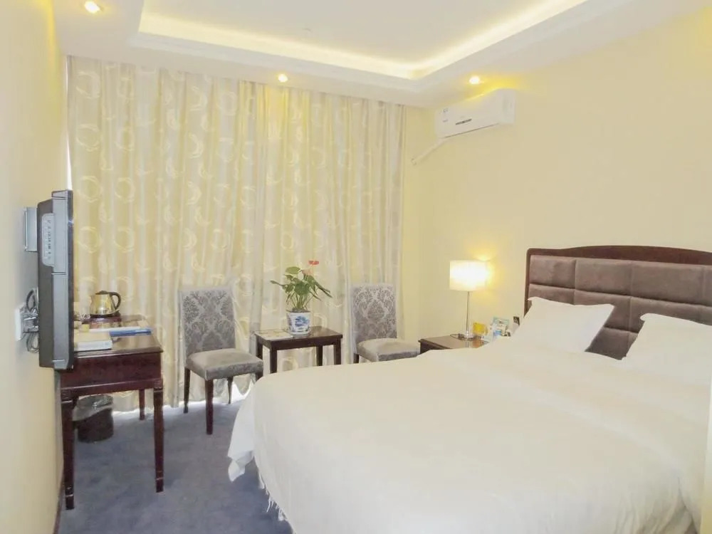 Pinyi Holiday Hotel