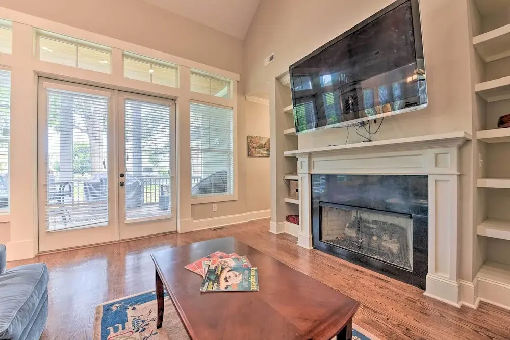 2 Mi to Dtwn: Home in Noda District Near Unc!