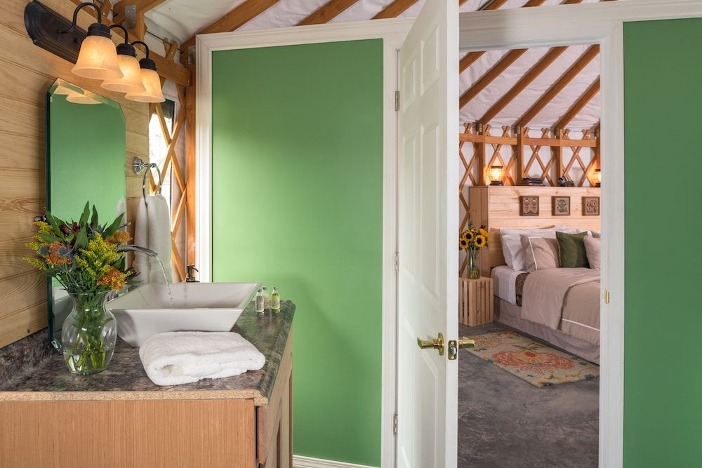 Yale Manor B&B & Yurt Glamping