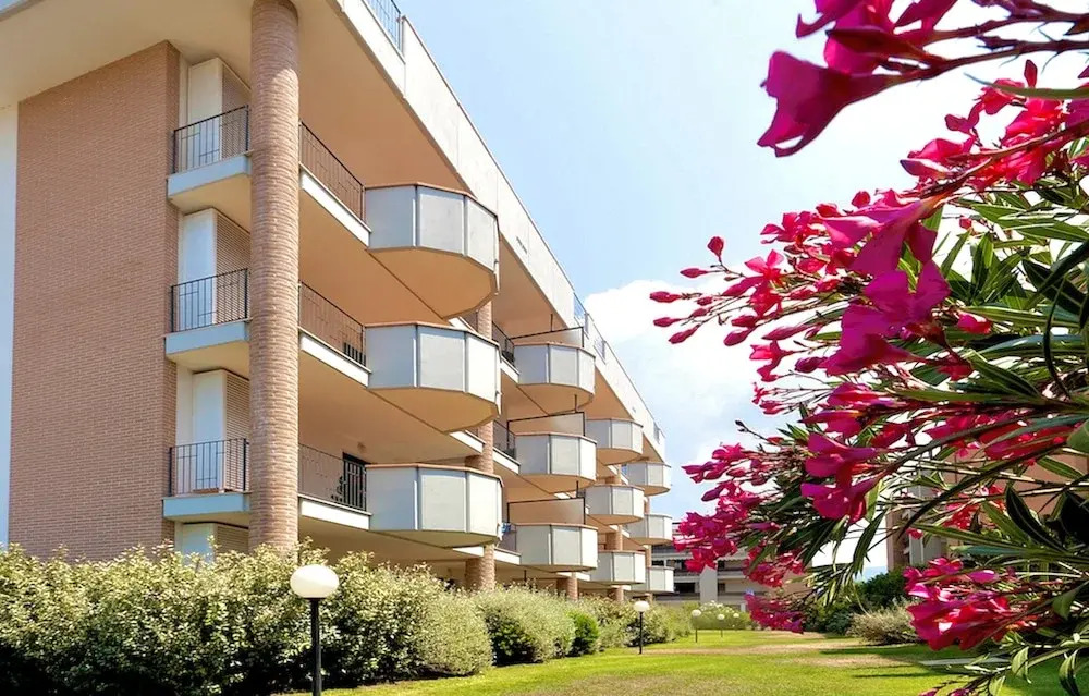 Residence with pool in San Vincenzo
