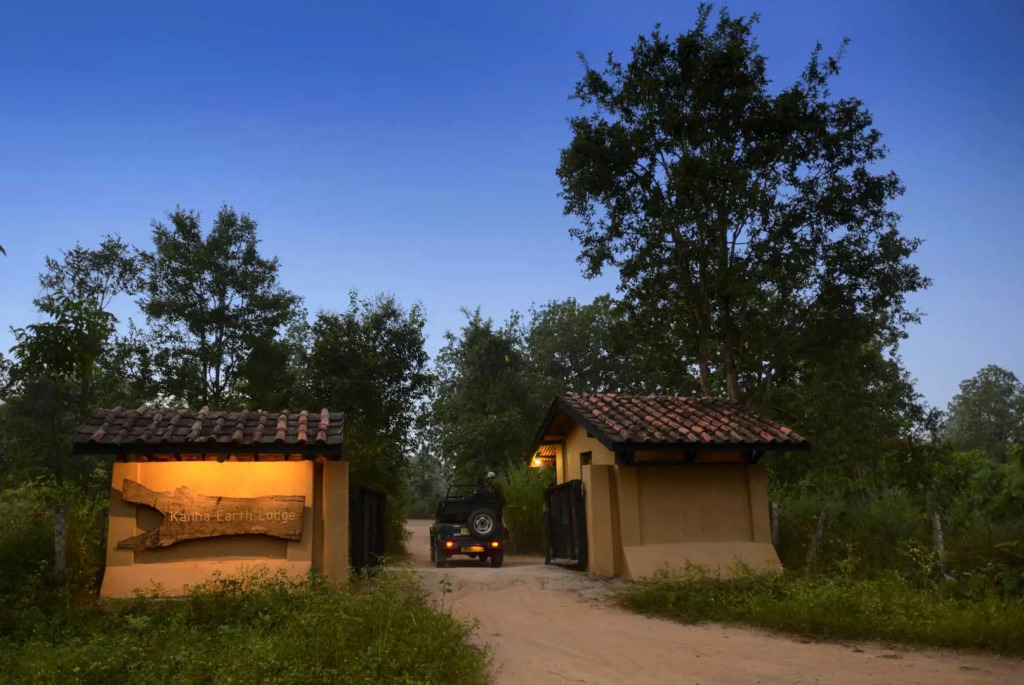 Pugdundee Safaris - Kanha Earth Lodge