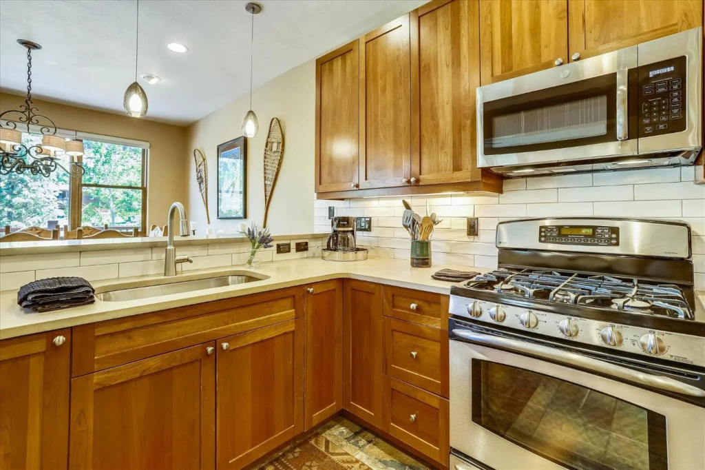 Highland Greens Comfort 3 Bedroom Townhouse by Redawning