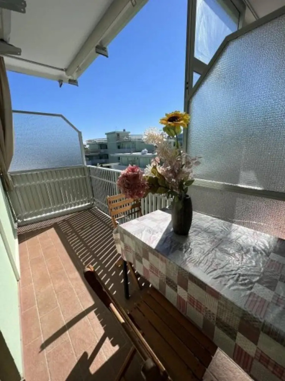 Spacious Apartment With Pool Access