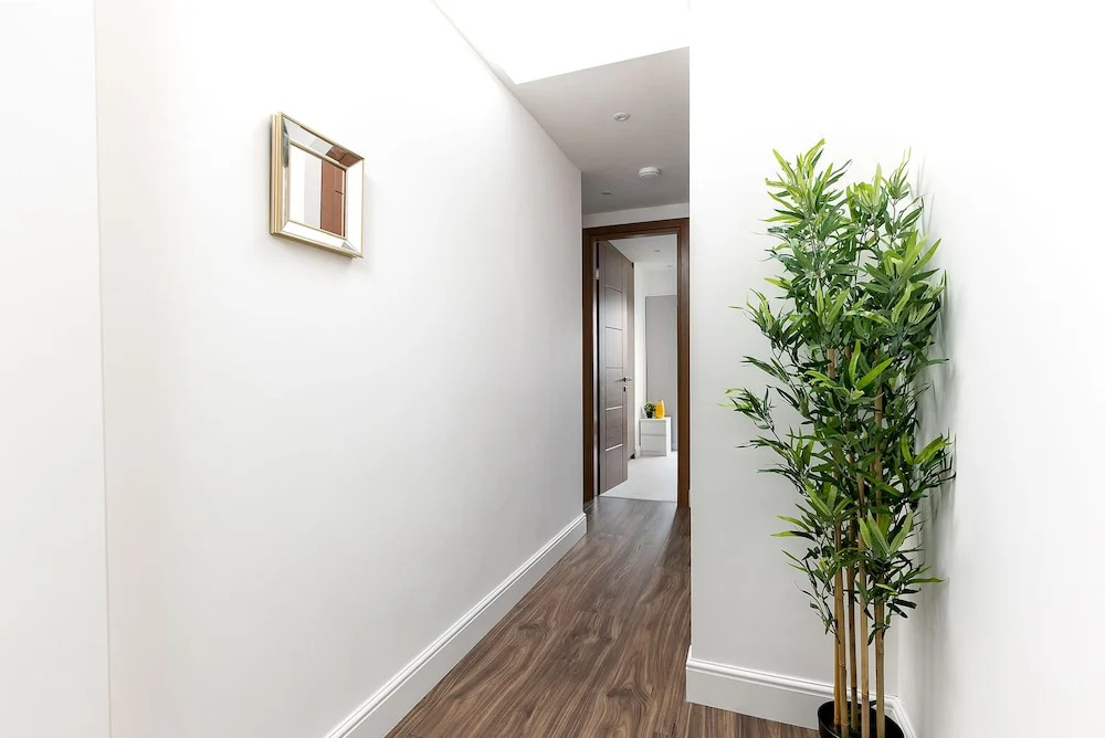 Skyvillion Embassy Court - London